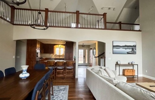 New London House | An Oasis on the Lake