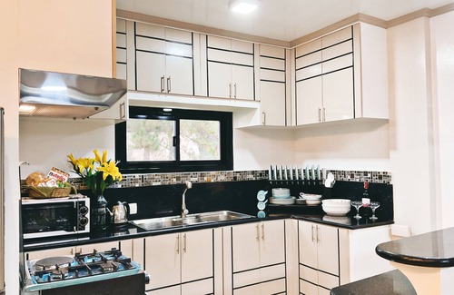 Baguio House | Ana’s Haven Transient Baguio ideal for Big group, family and friends!