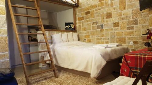 Synikia Mesi Trikalon House | Anastazia's Little House