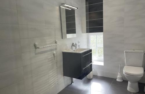 Marcillat-en-Combraille House | Ancien corps de ferme rénové avec terrasse, chauffage électrique et wifi à Marcillat-en-Combraille - FR-1-489-369