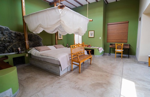 Santa Cruz de Flores Hotel | Andenes de Azpitia