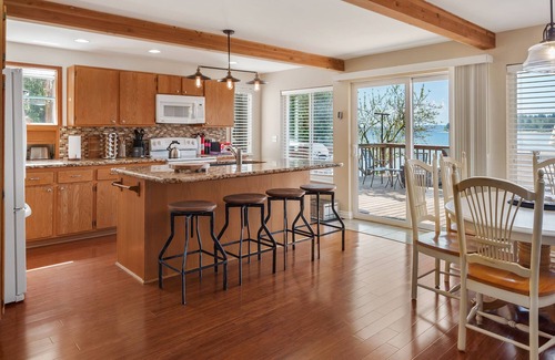Anderson Island House | Anderson Island Luxury Beach Home. Kayak, HotTub, Paddle Board, Beachfront, View