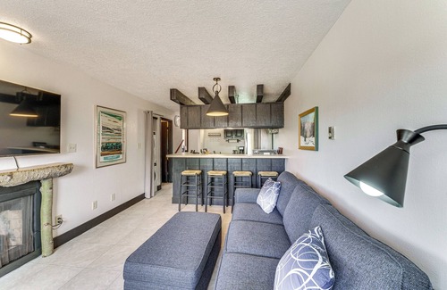 Angel Fire Condo | Angel Fire Mountain Condo: Steps to Ski Resort!