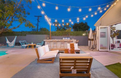 NoHo Arts District House | Angel&Rose Universal Hollywood Heated Pool House King Bed