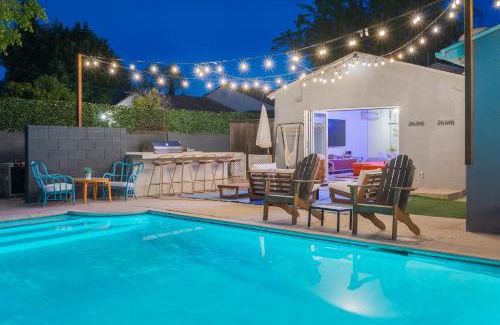 NoHo Arts District House | Angel&Rose Universal Hollywood Heated Pool House King Bed