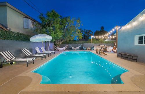 NoHo Arts District House | Angel&Rose Universal Hollywood Heated Pool House King Bed