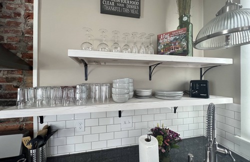 Clifton House | Angel's Share Louisville's Retreat- Relaxing home close to food & fun!