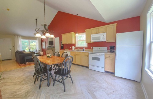 Taylorsville House | Angels Envy 29 - A relaxing place by the lake!