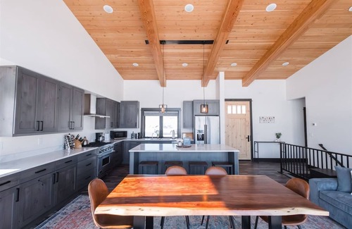 McAllister House | Angler's Landing - Lakehouse Retreat with Stunning Panoramic Views