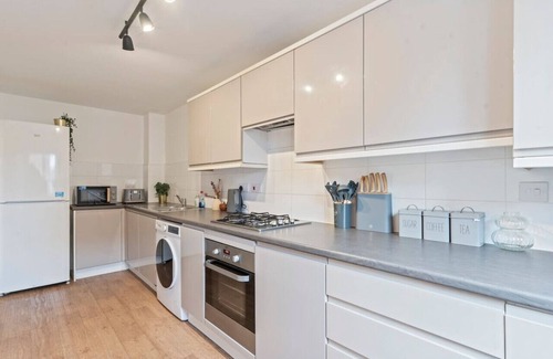 Coventry House | Anglian Retreat - Free Parking, FastWiFi & SmartTV