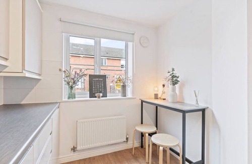 Coventry House | Anglian Retreat - Free Parking, FastWiFi & SmartTV
