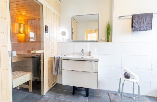 Kellenhusen Apartment | Ankerplatz 3 - Moderne Ferienwohnung mit Terrasse und Sauna - strandnah!