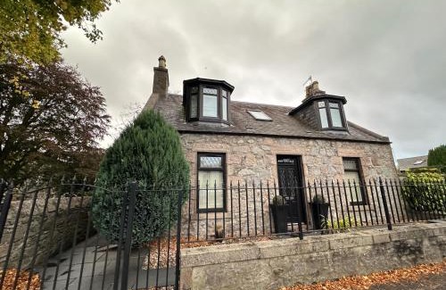 Bucksburn House | Ann Cottage Retreat in Aberdeen