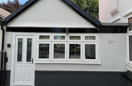 Liverpool Apartment | Annex Studio - Sleeps 2 High-Speed Wifi & Parking
