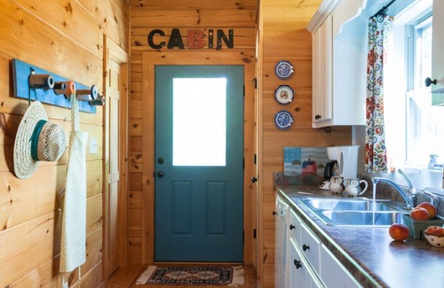 Fairview Cabin | Annie's Cabin | Pet Friendly | Mountain View | Hot Tub | Fire Pit