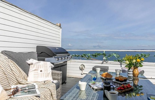 Brixham Villa | Annies View - Beautiful townhouse close to beach and harbour with sea facing roof terrace