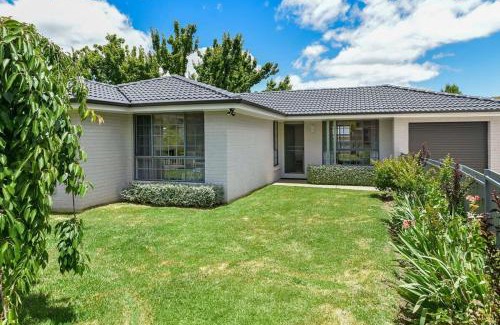 Bletchington House | Anson Abode - CBD Home, Modern Sophistication