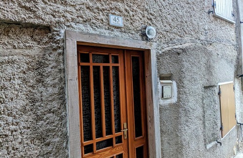 San Lorenzo in Banale Apartment | Antica bottega ristrutturata alle pendici del Brenta