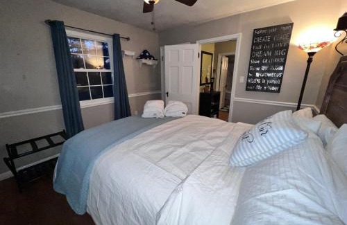 Kettering House | Antique Charm Cozy 3br Retreat W Private Patio