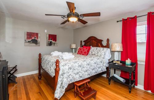 Kettering House | Antique Charm Cozy 3br Retreat W Private Patio