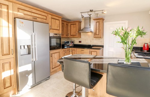 Northallerton Cottage | ANVIL COTTAGE, pet friendly, with hot tub in Appleton Wiske
