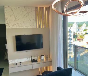 Centro Apartment | Ap com Piscina no Rooftop, academia, Wi-Fi, cozinha completa, ar condicionado e garagem privativa a 900m da Vila Germânica