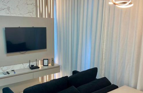 Centro Apartment | Ap com Piscina no Rooftop, academia, Wi-Fi, cozinha completa, ar condicionado e garagem privativa a 900m da Vila Germânica