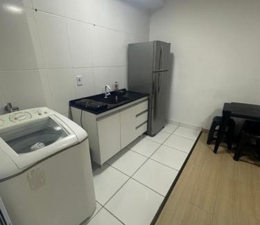 Alexandra Apartment | Ap Studio Amplo e Arejado, com Internet rápida, Fácil acesso ao centro e Porto de Paranaguá