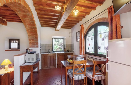 Mercatale Val di Pesa Apartment | Apartment 'Capriolo Flat' with Mountain View, Wi-Fi and Air Conditioning