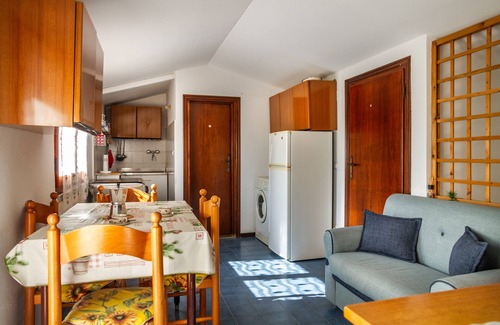 Le Rocchette Apartment | Apartment 'Casa Bel Mare' with Private Terrace and Air Conditioning