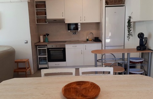 Canet de Mar House | Apart. Nuevo! Vistas al Mar, Jardín, Piscina, Aire Acondicionado, Wifi, Parking