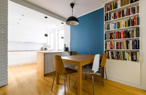 Bemowo Apartment | Apartament 100m2 - 2 sypialnie, 2 łazienki, salon, kuchnia, taras, WiFi, rowery