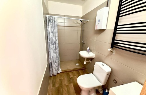 Brzeziny House | Apartament 4 osobowy obok Szpitala Brzeziny 2 pokoje Prywatna łazienka i kuchnia 32m2