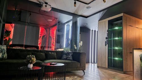 Kielce Apartment | Apartament Czarna Perła z dużym tarasem 75m2 na dachu i garażem podziemnym, Projektor
