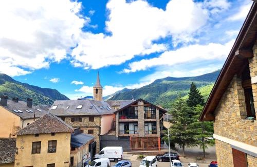 Esterri D'Aneu Apartment | Apartament familiar amb vistes by RURAL D'ÀNEU