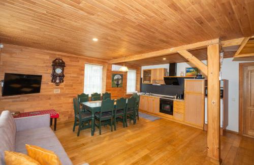 Nida Apartment | Apartamentas 'Jūratė' 6-8 asmenims su sauna, privačiu kiemeliu prie jachtklubo.