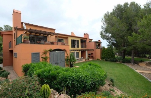 Bonmont Terres Noves Apartment | Apartamento Bonmont by Interhome