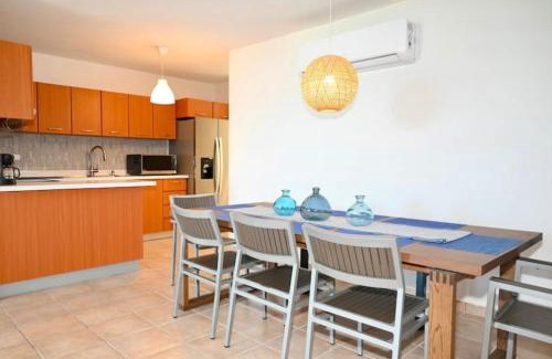 Hato Abajo Apartment | Apartamento frente a la Playa Arecibo Puerto Rico