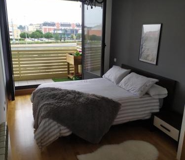 Logrono Apartment | Apartamento Medrano PISCINA AIRE ACONDICIONADO terraza y 5 minutos del centro en coche ideal para mascotas