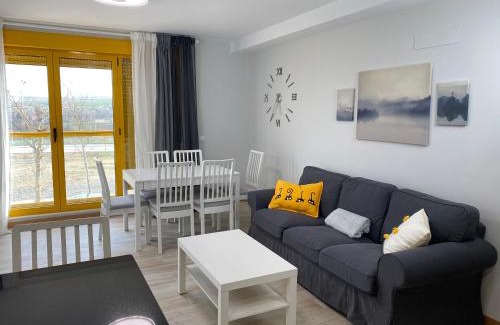 Marin Apartment | Apartamento nuevo, accesible y con piscina !