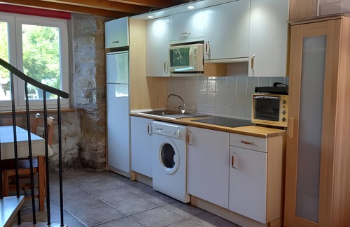 Alsasua Apartment | 'Apartamento P' with shared pool and garden, Wi-Fi and air conditioning