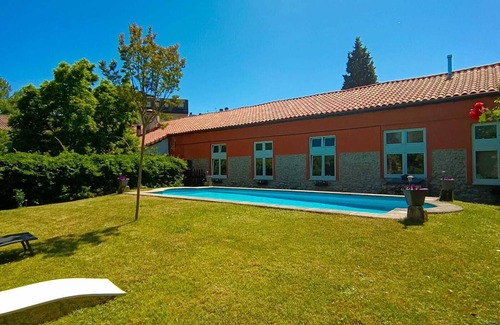 Alsasua Apartment | 'Apartamento P' with shared pool and garden, Wi-Fi and air conditioning