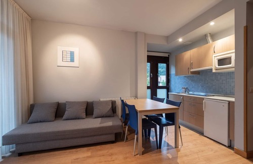 La Cueva Hotel | Apartamentos Posada La Robla