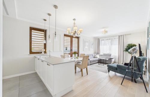 Radom Apartment | ApartamentySnu, Słoneczny Glam z parkingiem, Centrum