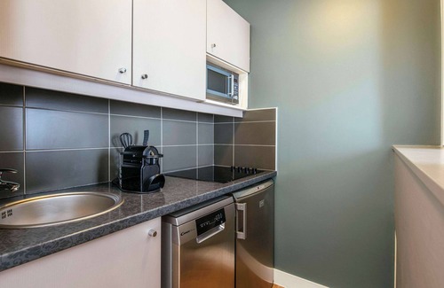 Combat Apartment | Aparthotel Adagio Paris Buttes Chaumont