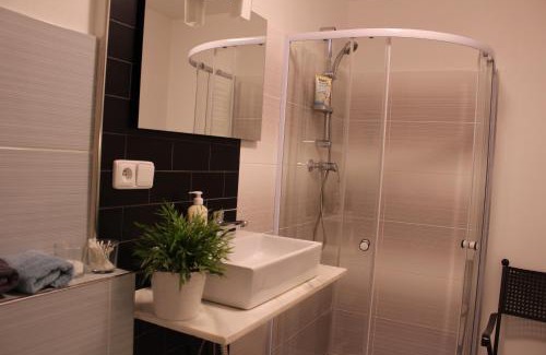 Roundnice nad Labem House | Apartmány Caffe & Grill