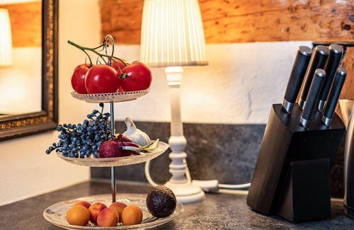 Endingen am Kaiserstuhl Apartment | Apartment 'Kleiner Hof Rosenrot' with Private Terrace, Shared Garden and Wi-Fi