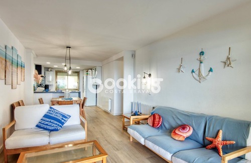 Sant Antoni de Calonge Apartment | Apartment on the seafront avenue of Sant Antoni with parking