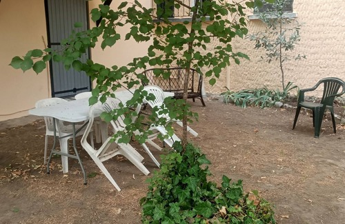 Montesquieu-des-Alberes Apartment | Apartment with garden in a farmhouse