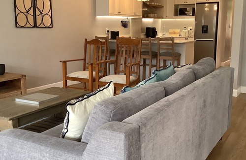 Saint-Cyr-au-Mont-d'Or Apartment | Apartment Franschhoek, 2 BedroomsnPool, Spa, restaurantnStunning security estate